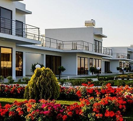 Cosmopolis Multi-Venue Aparthotel Larnaca Exterior photo