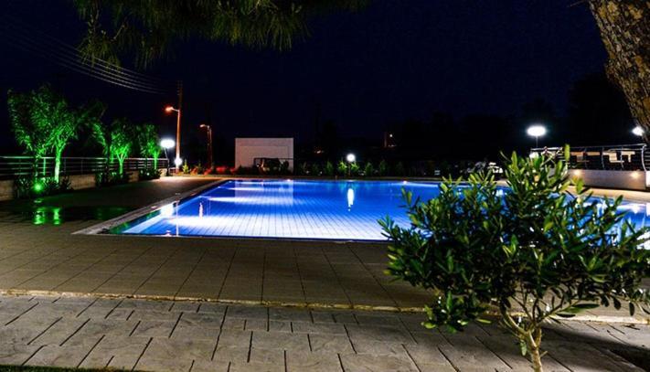 Cosmopolis Multi-Venue Aparthotel Larnaca Exterior photo