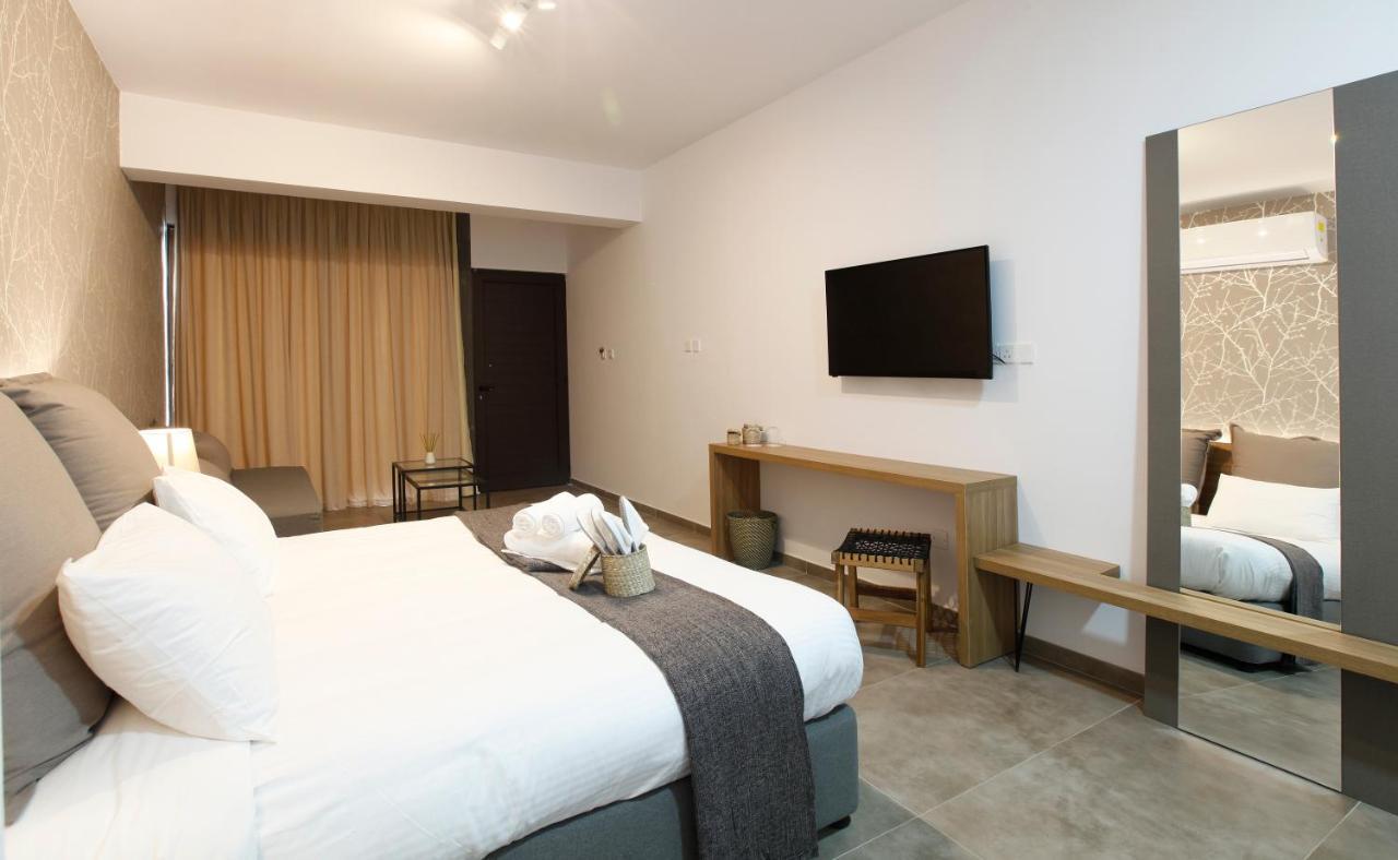 Cosmopolis Multi-Venue Aparthotel Larnaca Exterior photo