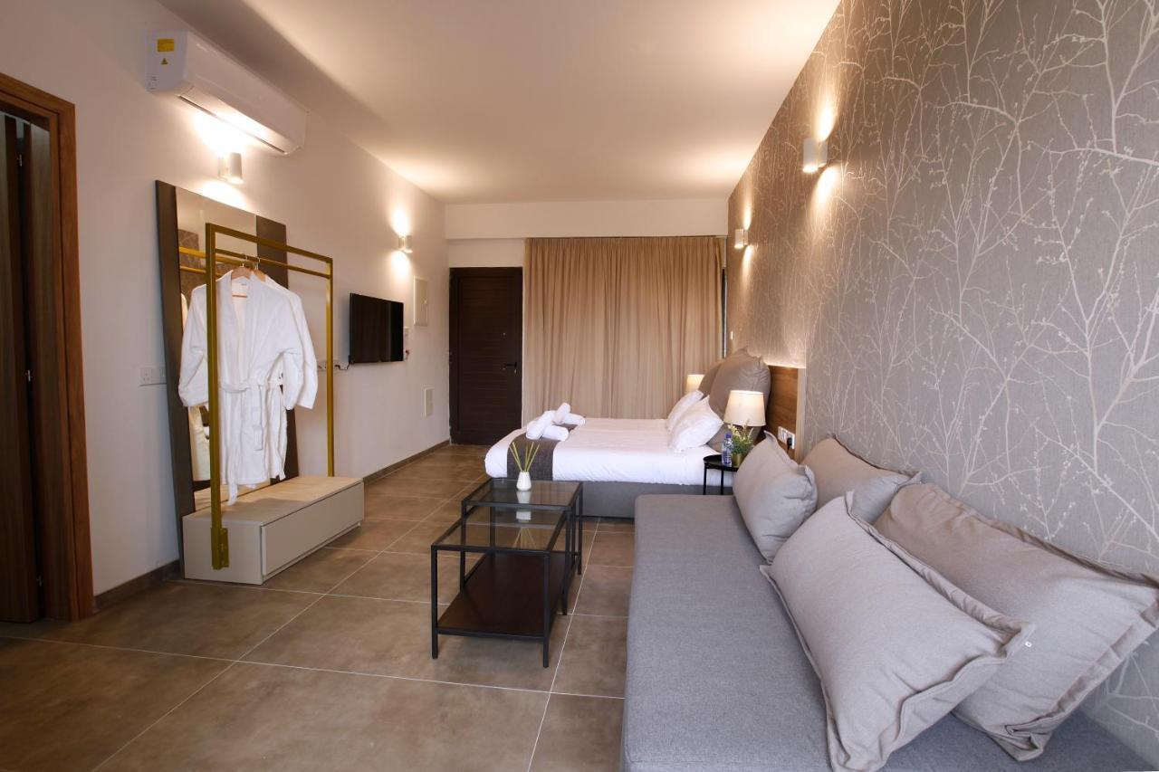 Cosmopolis Multi-Venue Aparthotel Larnaca Exterior photo