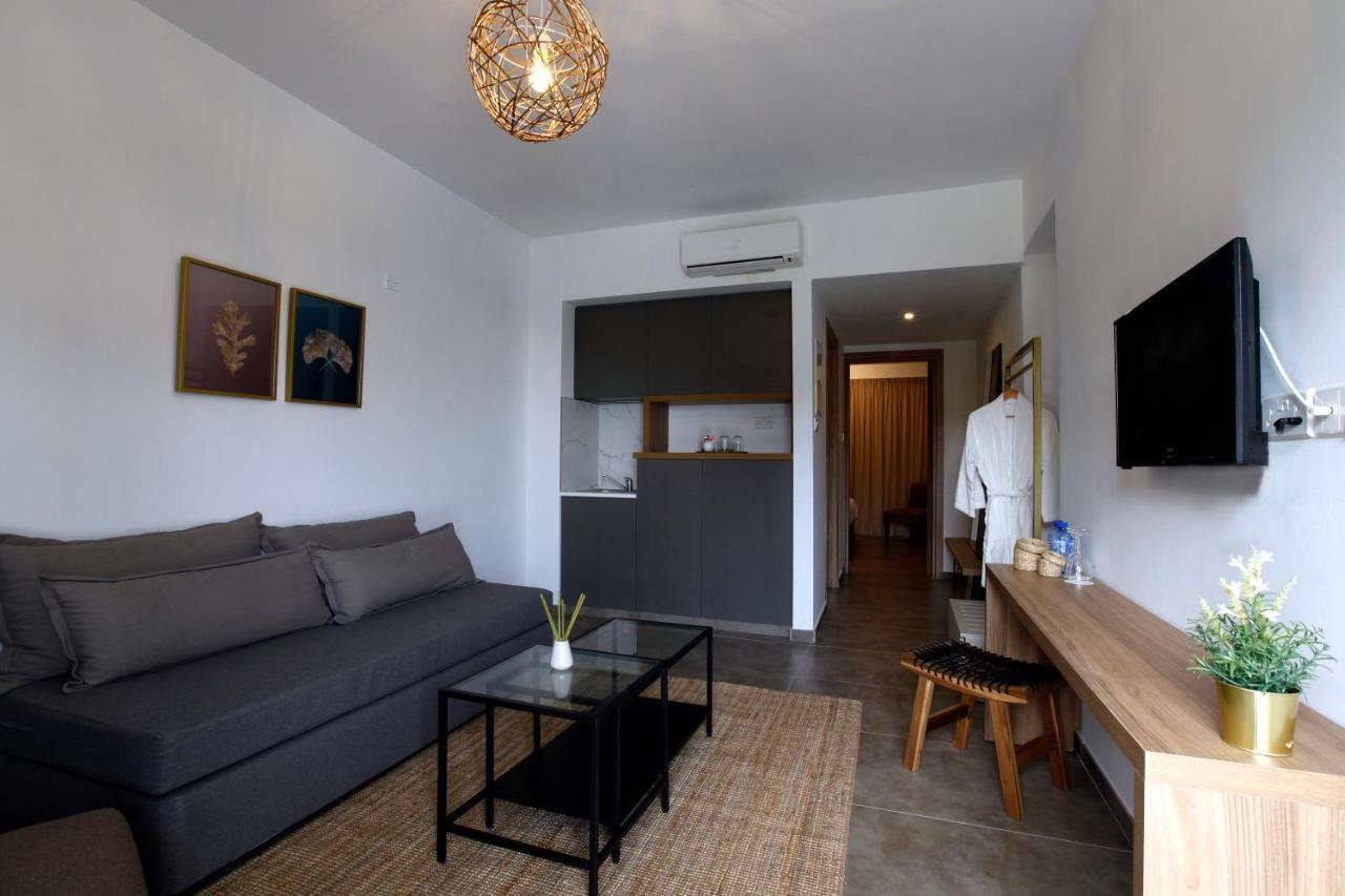 Cosmopolis Multi-Venue Aparthotel Larnaca Exterior photo