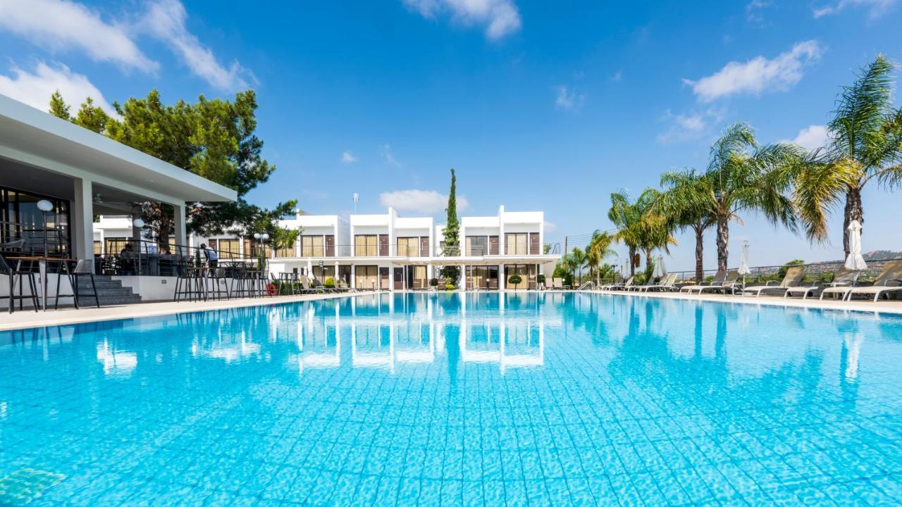 Cosmopolis Multi-Venue Aparthotel Larnaca Exterior photo